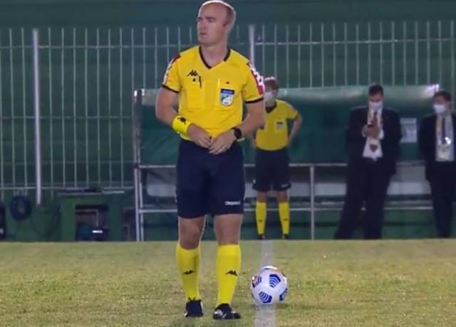 Referee caught peeing in pants on the pitch